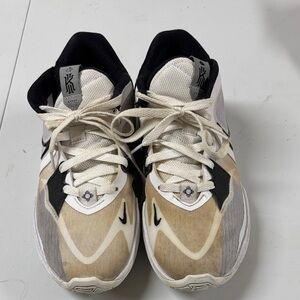 Nike Stylish Black and Cream Athletic Sneakers